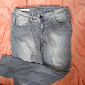 Decree destroyed  grey skinny Jean's with